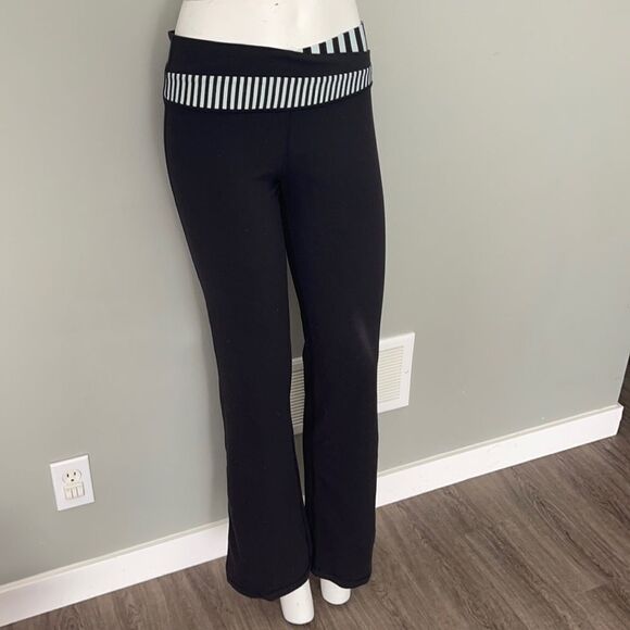 Lululemon size 8 Astro Pants - Picture 1 of 2